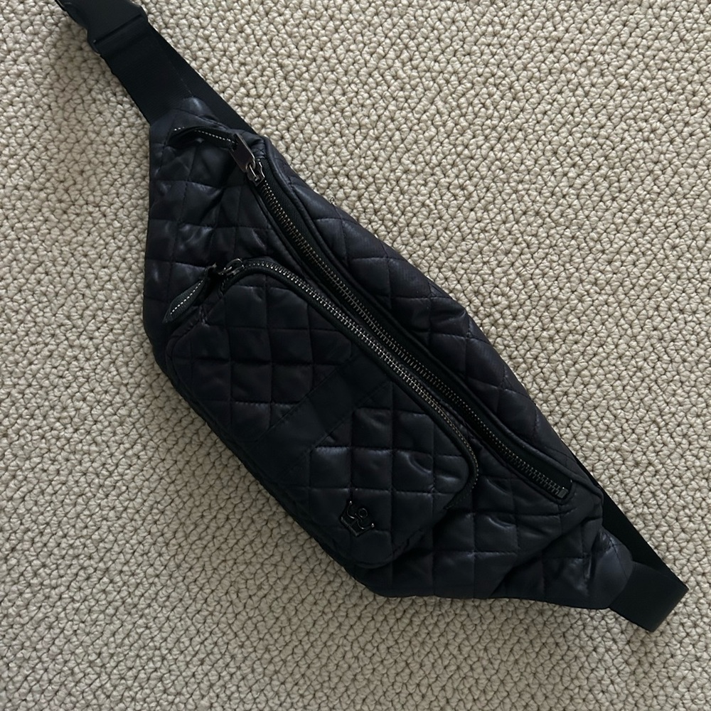 Oliver Thomas 24 + 7 Not Yo Granny’s Fanny Pack, black, discontinued style, EUC